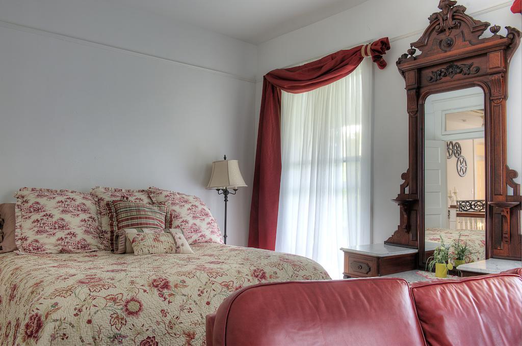 The Jackie O' House Bed And Breakfast Колумбус Номер фото