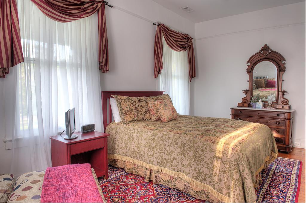 The Jackie O' House Bed And Breakfast Колумбус Номер фото